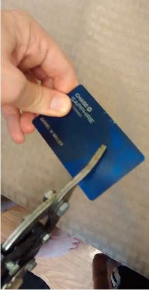 Here are some tips on how to destroy a metal Chase Sapphire Preferred credit card