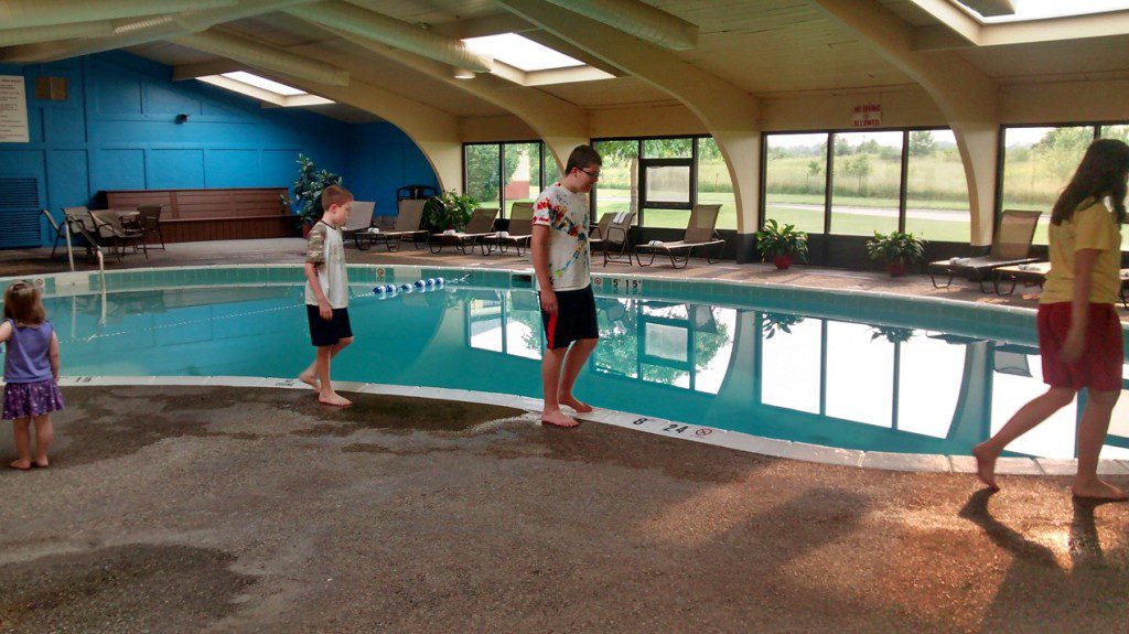 holiday-inn-express-perrysburg-pool