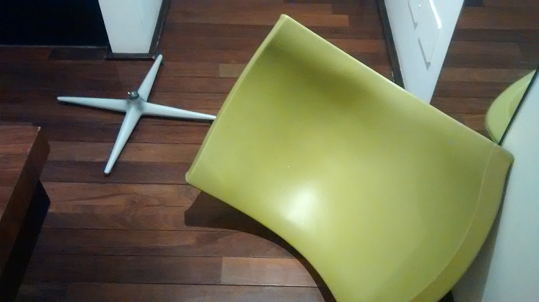 radisson-blu-roma-hotel-broken-chair