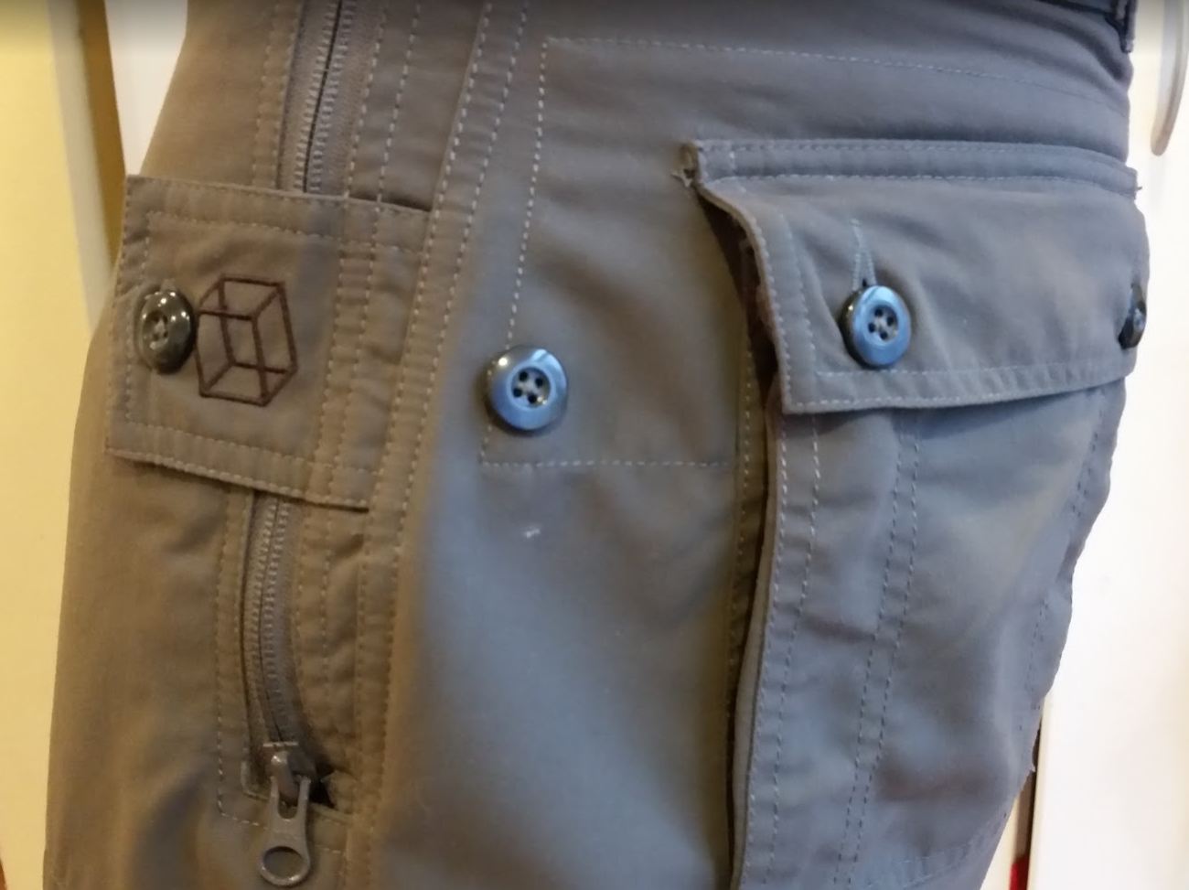 pick-pocket-pants-extreme-closeup
