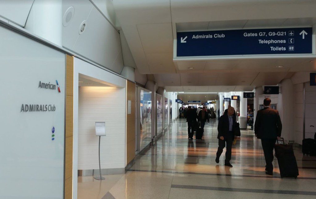 american-airlines-admirals-club-chicago-concourse-g-entrance