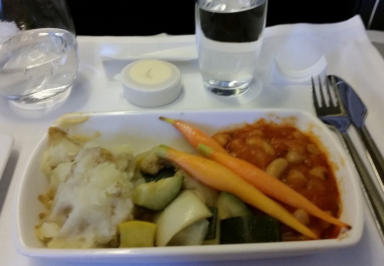 cathay-pacific-business-class-review-hong-kong-singapore-food
