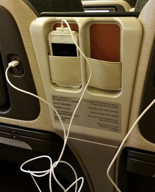 cathay-pacific-business-class-review-hong-kong-singapore-phones