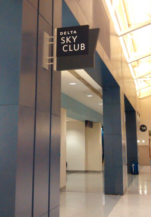 cvg-delta-lounge-entrance