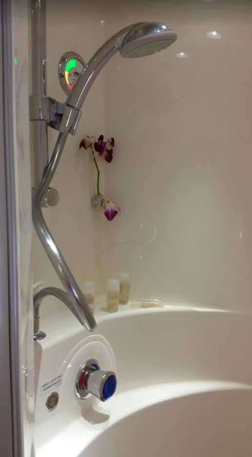 emirates-a380-first-class-review-suites-shower
