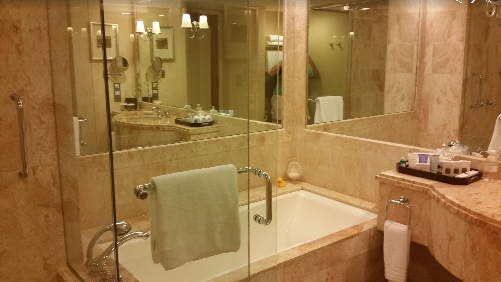 conrad-singapore-review-bathroom