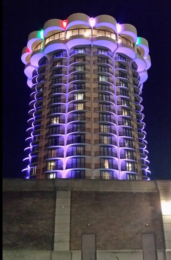 radissoncovingtonrevolvingrestaurantnight Points with a Crew