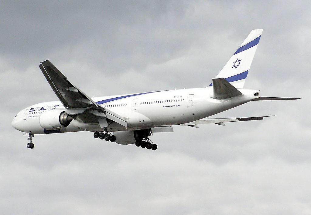 An El Al 777-200 landing at London Heathrow. Image courtesy of Arpingstone.