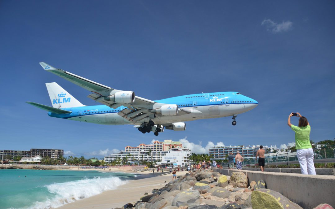 Amazing plane spotting in the Caribbean on Sint Maarten