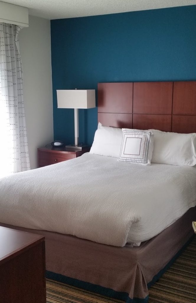 residence-inn-sacramento-airport-natomas-marriott-bedroom