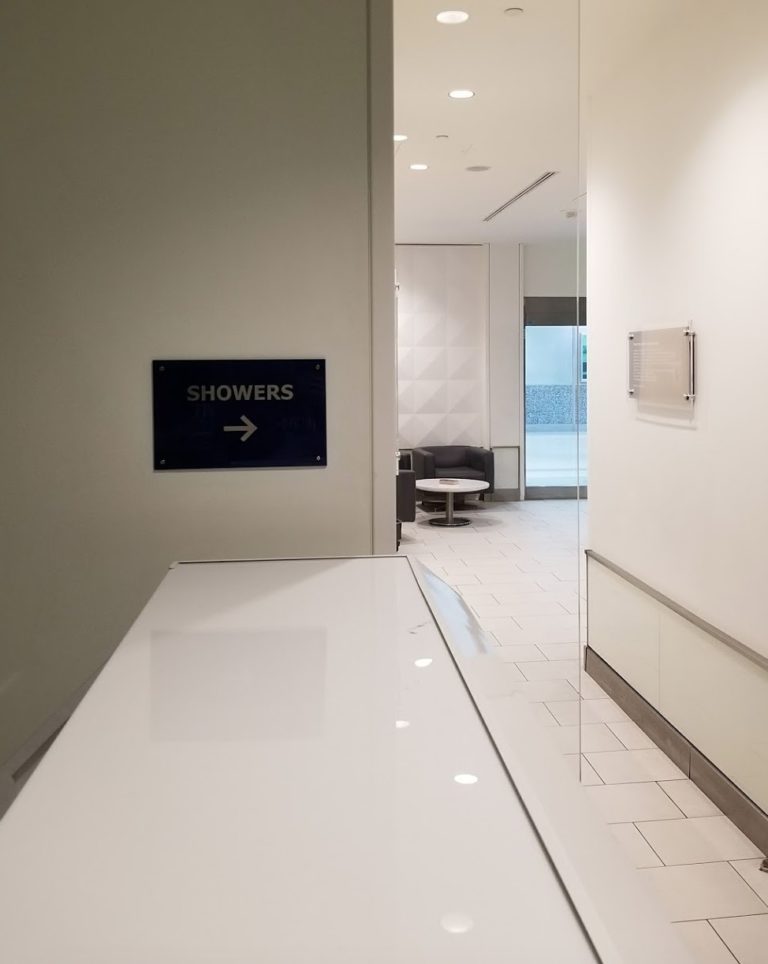 Delta Sky Club Atlanta Terminal E (E Club) lounge review Points with a Crew