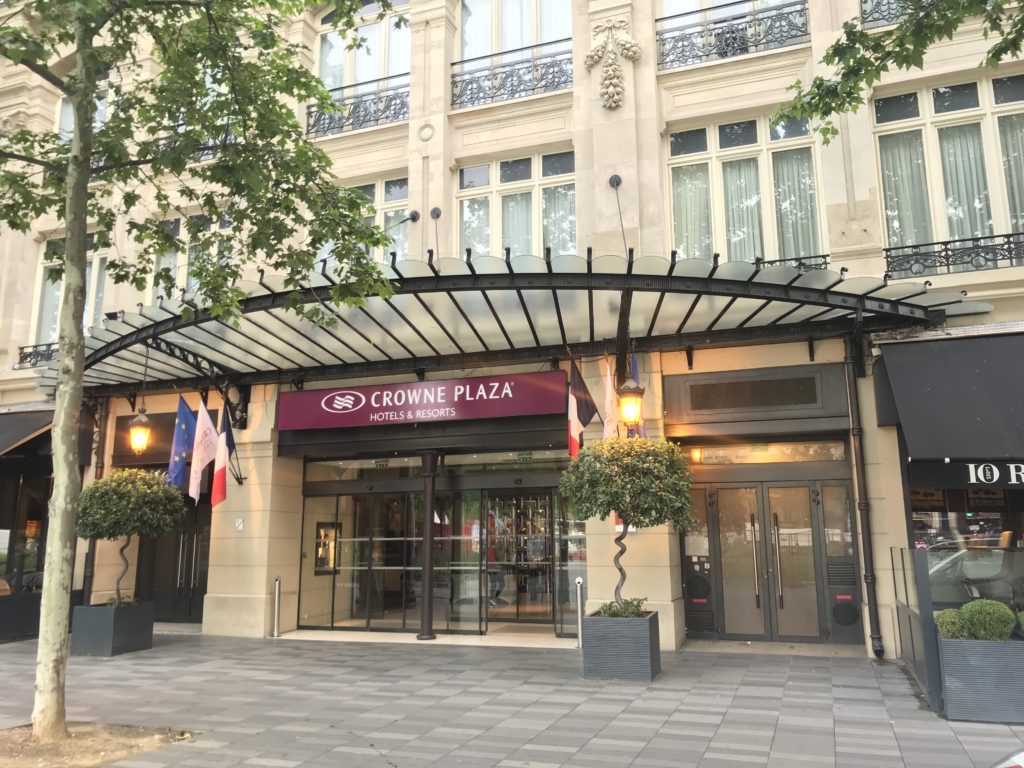 crowne plaza paris republique entrance