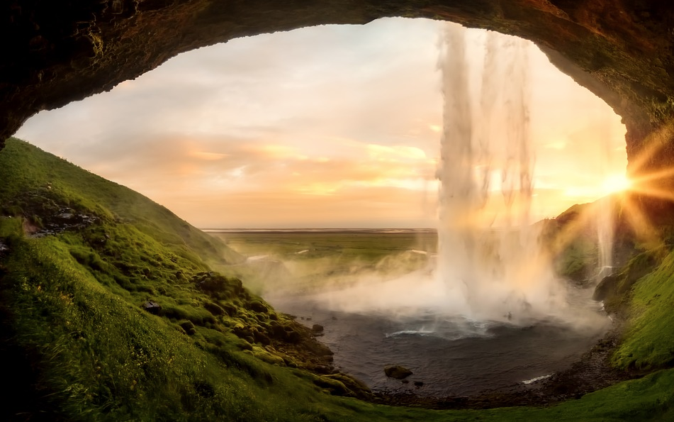 Iceland Air “Business” (Premium Economy) Class To Europe from $1012 Round Trip
