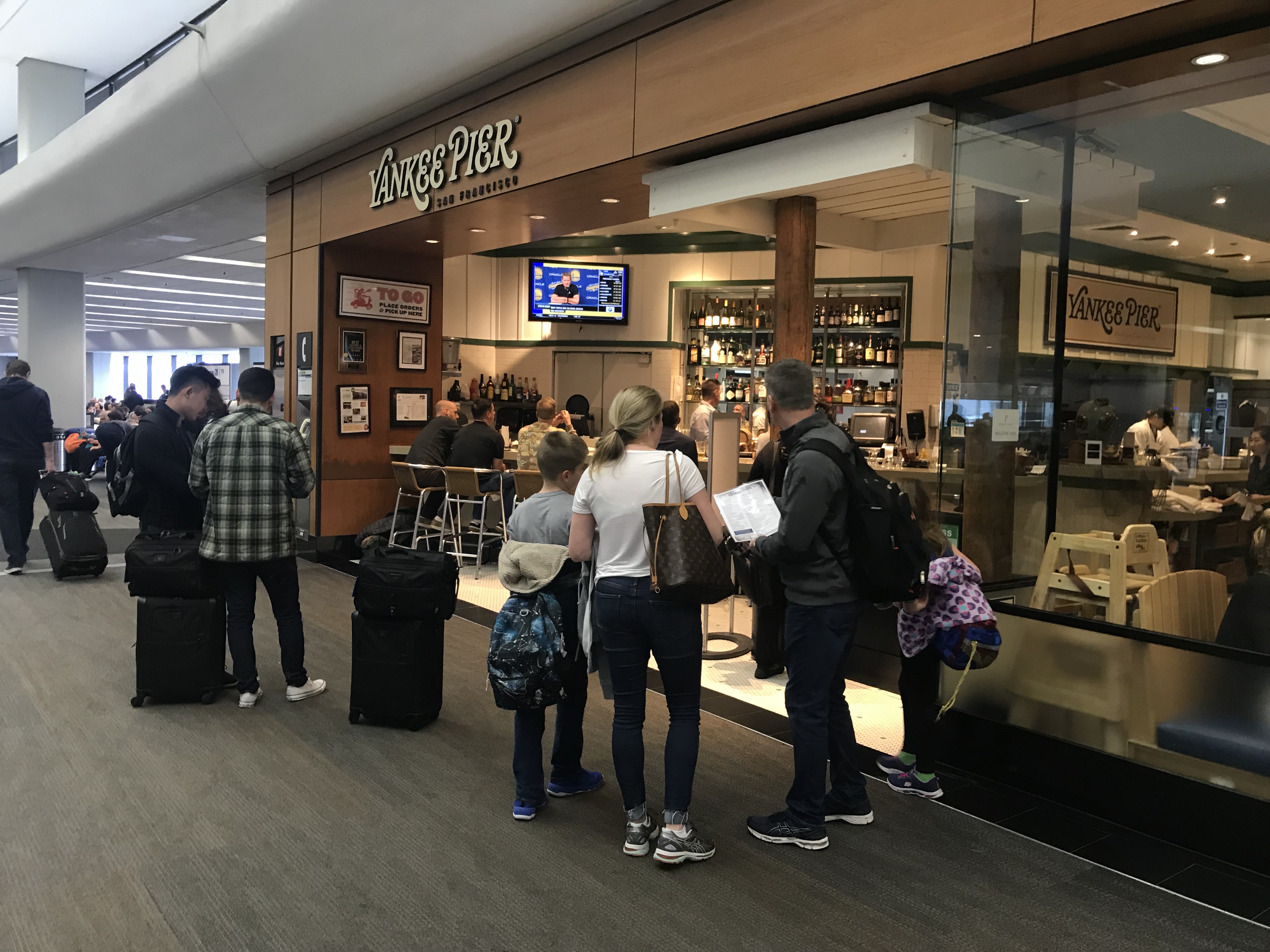 SFO: San Francisco Giants Clubhouse Reviews & Photos - Terminal 3