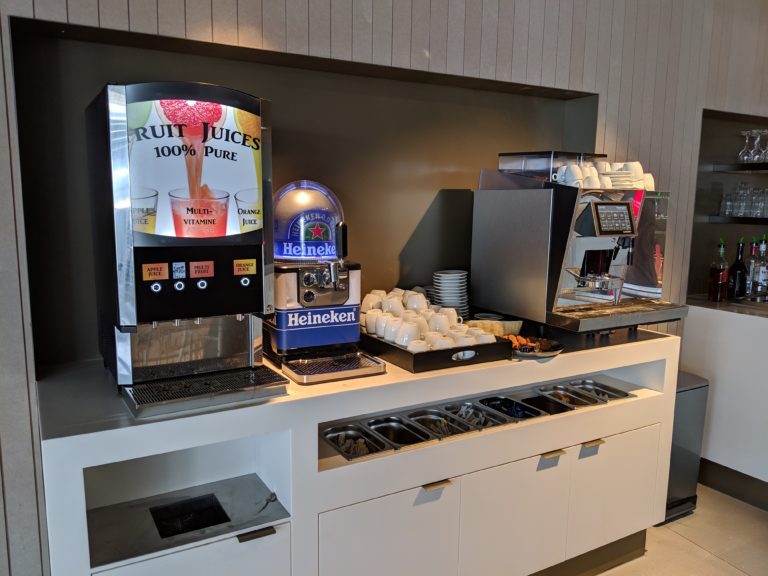 AMS Aspire Lounge Juice and Coffee Points with a Crew