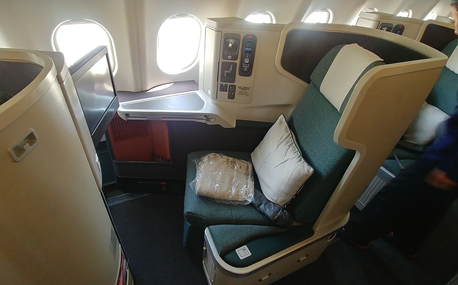 Cathay Pacific Business Class Review: 4 Short-Haul Flights, ICN-HKG-BKK Round Trip