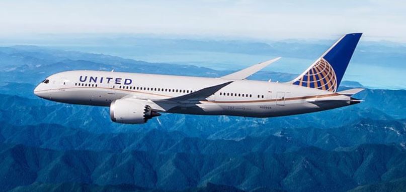 United Kicks Elderly Doctors and a “Pungent” Woman Off Flights and Shames a Passenger on Twitter
