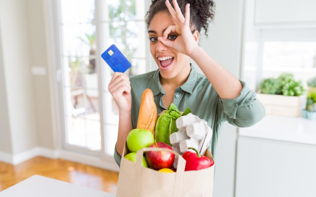 How to Use a Travel Credit Card for Groceries