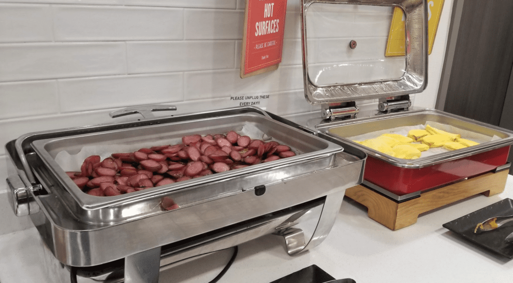a hot buffet with sausages in it