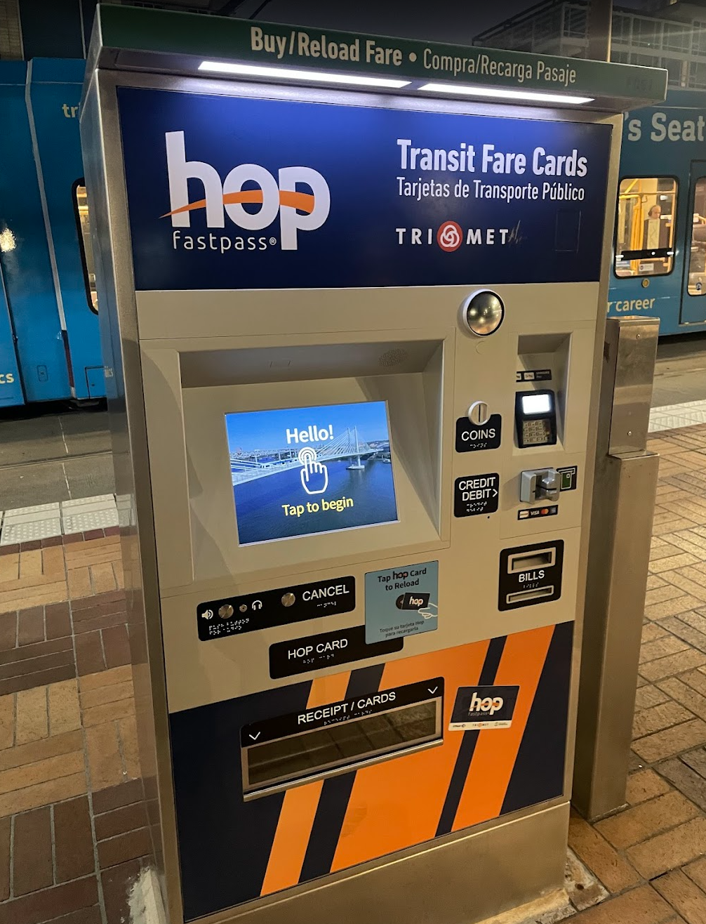 downtown-portland-to-pdx-airport-hop-ticket-machine - Points with a Crew
