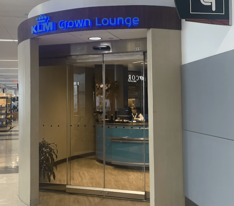 Houston KLM Crown Lounge Review – IAH Priority Pass Lounge