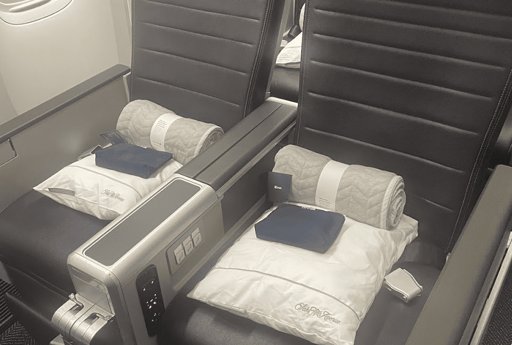 United Airlines Boeing 777-300ER Premium Economy Class Review SFO-MNL