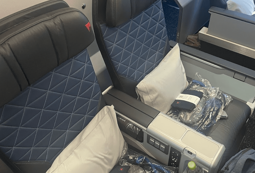 Delta Airlines Boeing 767-300ER Premium Select Class Review HND-HNL