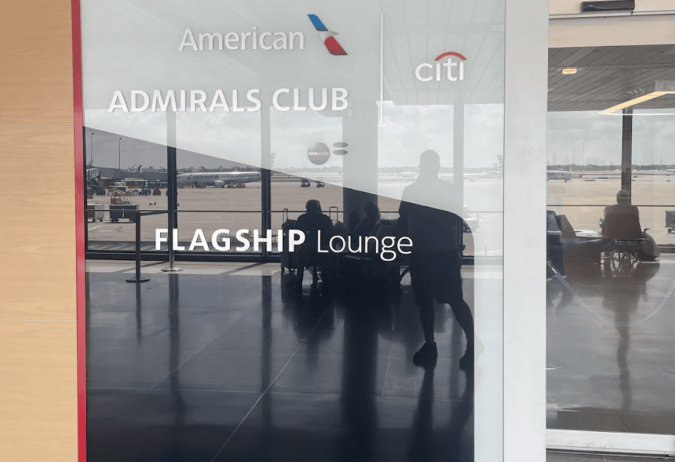ORD Admirals Club H/K Lounge Review – Chicago Airport Lounge